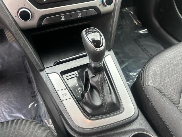 Photo of 2018 White Hyundai ELANTRA