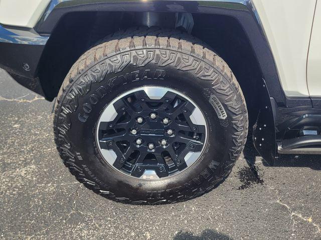 Photo of 2024 Interstellar White GMC HUMMER EV Pickup