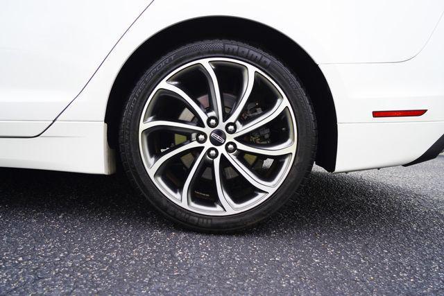 Photo of 2018 WHITE PLATINUM MET TRI-COAT Lincoln MKZ