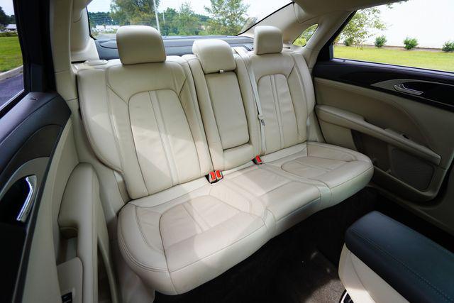 Photo of 2018 WHITE PLATINUM MET TRI-COAT Lincoln MKZ