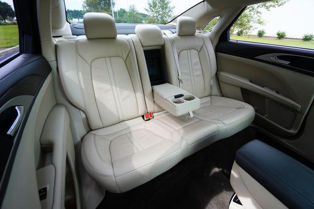 Photo of 2018 WHITE PLATINUM MET TRI-COAT Lincoln MKZ