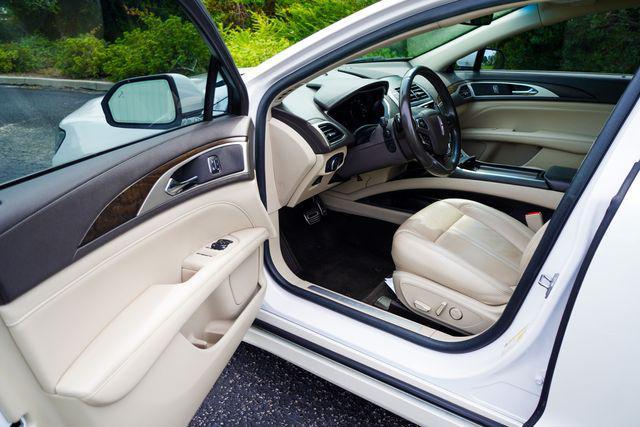 Photo of 2018 WHITE PLATINUM MET TRI-COAT Lincoln MKZ