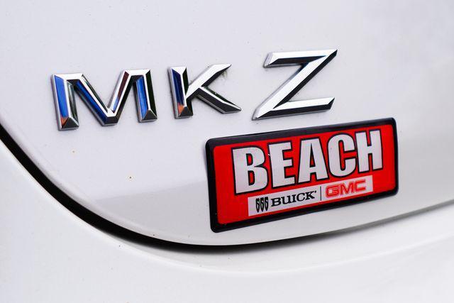 Photo of 2018 WHITE PLATINUM MET TRI-COAT Lincoln MKZ