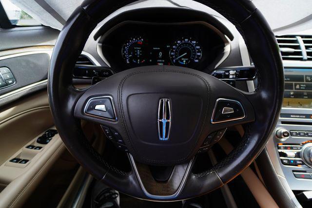Photo of 2018 WHITE PLATINUM MET TRI-COAT Lincoln MKZ