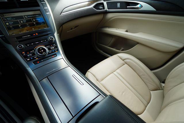 Photo of 2018 WHITE PLATINUM MET TRI-COAT Lincoln MKZ