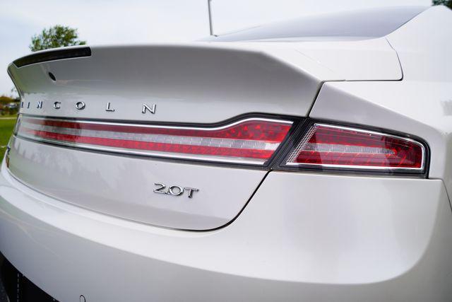 Photo of 2018 WHITE PLATINUM MET TRI-COAT Lincoln MKZ