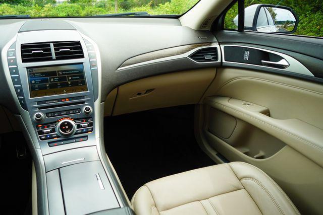 Photo of 2018 WHITE PLATINUM MET TRI-COAT Lincoln MKZ