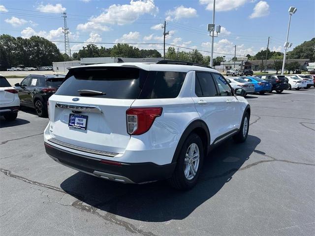 Photo of 2024 White Ford Explorer
