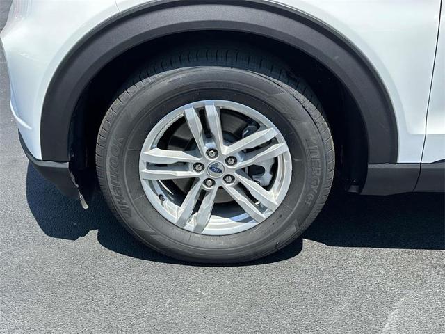 Photo of 2024 White Ford Explorer