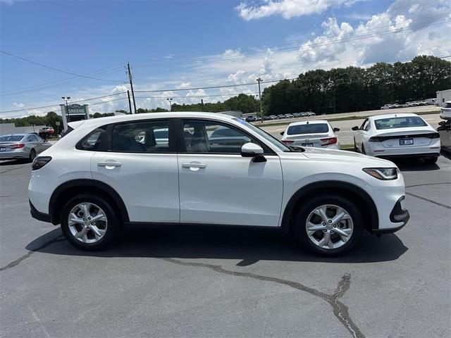 Photo of 2023 White Honda HR-V