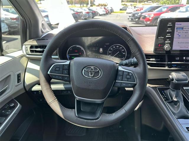 Photo of 2023 Red Toyota Sienna