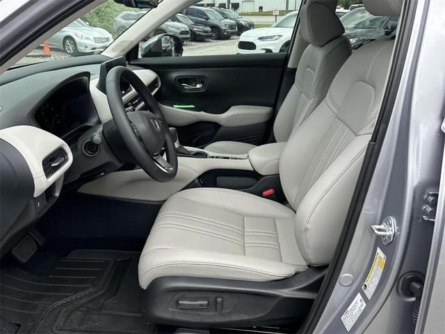 Photo of 2026 Solar Silver Metallic Honda HR-V