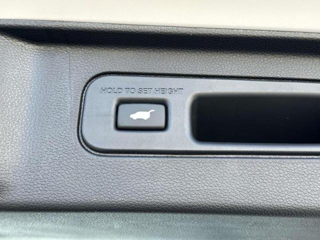 Photo of 2025 Platinum White Pearl Honda Pilot