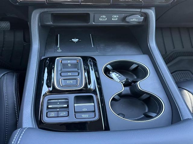 Photo of 2025 Platinum White Pearl Honda Pilot