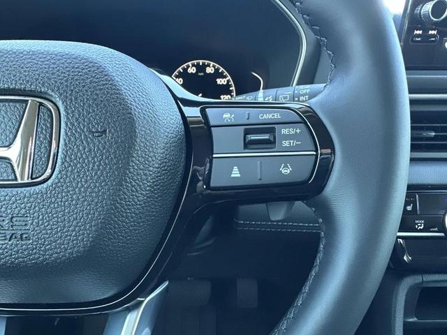Photo of 2025 Platinum White Pearl Honda Pilot