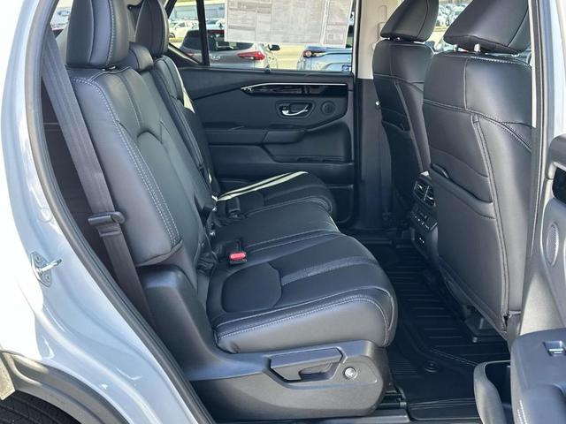 Photo of 2025 Platinum White Pearl Honda Pilot