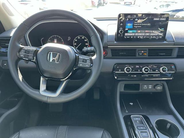 Photo of 2025 Platinum White Pearl Honda Pilot