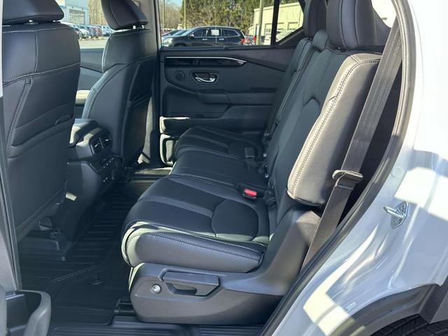 Photo of 2025 Platinum White Pearl Honda Pilot