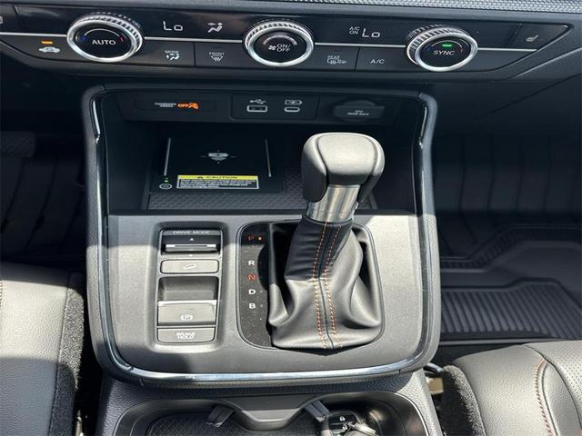 Photo of 2025 Platinum White Pearl Honda CR-V Hybrid