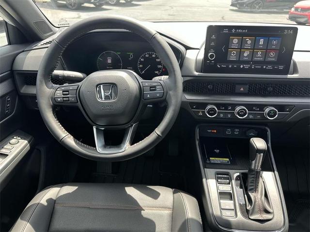 Photo of 2025 Platinum White Pearl Honda CR-V Hybrid