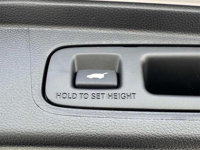 Photo of 2025 Platinum White Pearl Honda CR-V Hybrid
