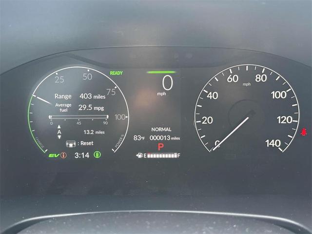 Photo of 2025 Platinum White Pearl Honda CR-V Hybrid