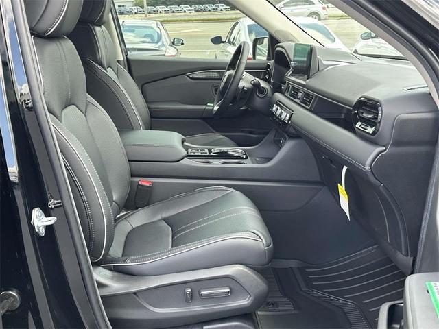Photo of 2025 Crystal Black Pearl Honda Pilot