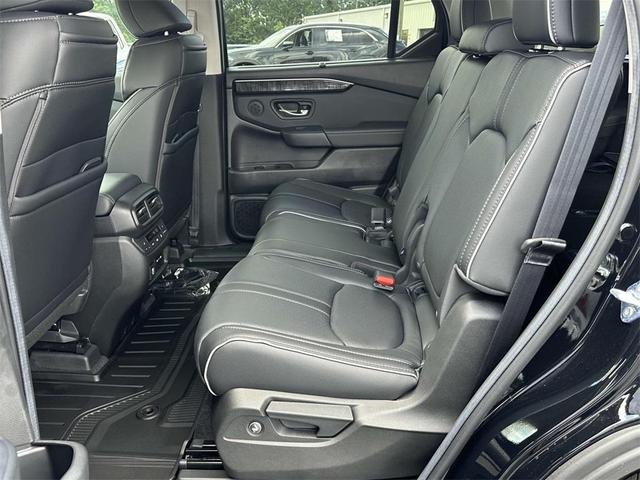 Photo of 2025 Crystal Black Pearl Honda Pilot