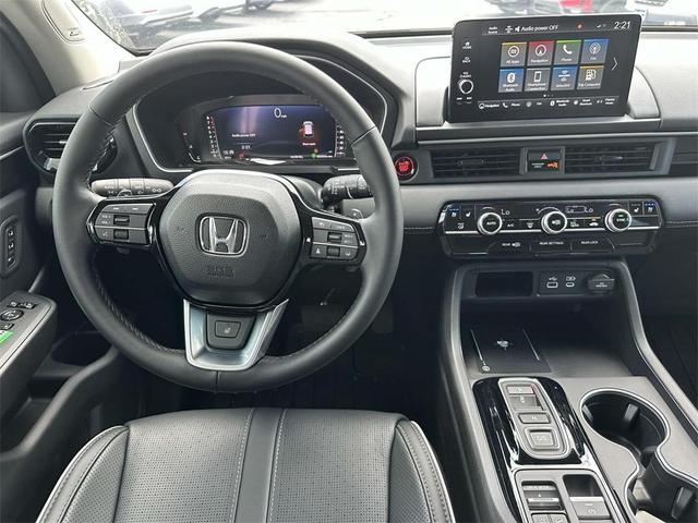 Photo of 2025 Crystal Black Pearl Honda Pilot