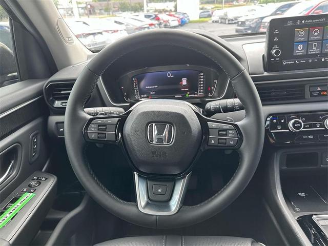 Photo of 2025 Crystal Black Pearl Honda Pilot