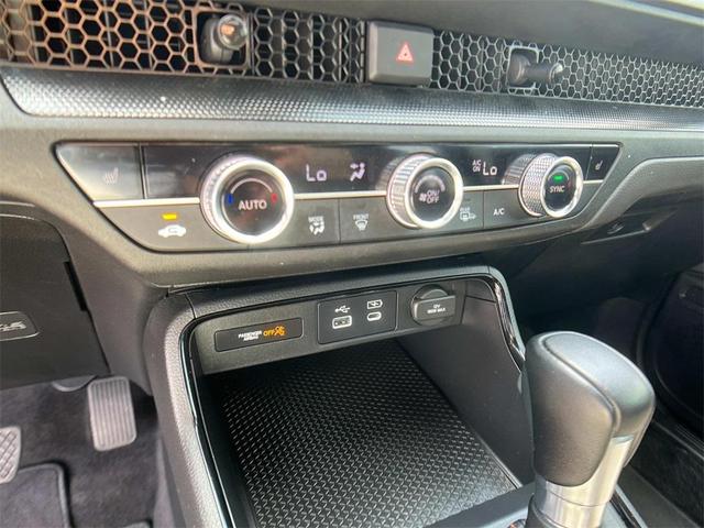 Photo of 2024 Silver Honda CR-V Hybrid