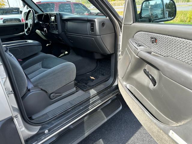 Photo of 2004 Silver Birch Metallic Chevrolet Avalanche