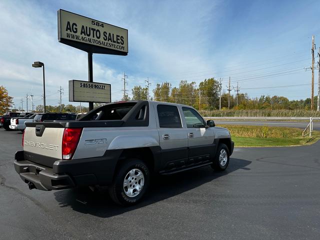 Photo of 2004 Silver Birch Metallic Chevrolet Avalanche