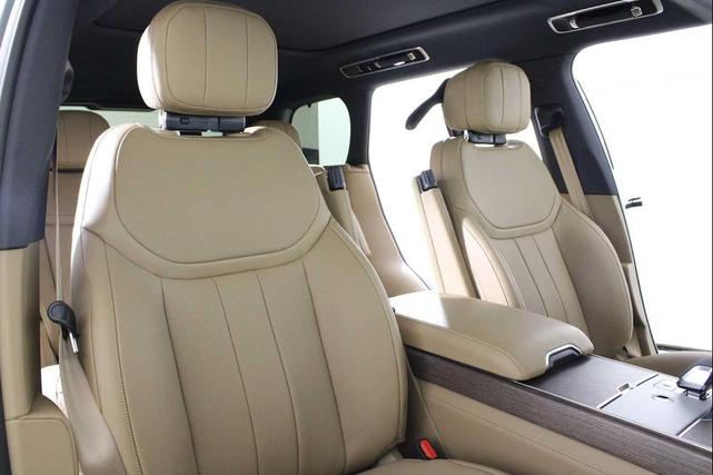 Photo of 2025 BELGRAVIA GRN M Land Rover Range Rover
