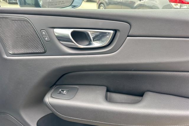 Photo of 2021 Denim Blue Metallic Volvo XC60