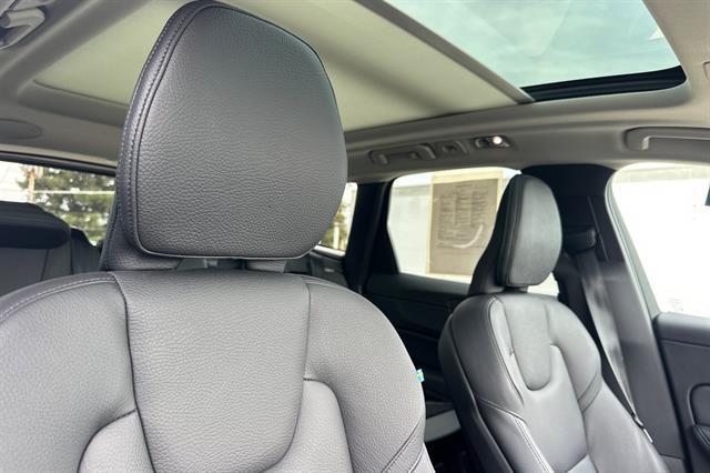 Photo of 2021 Denim Blue Metallic Volvo XC60