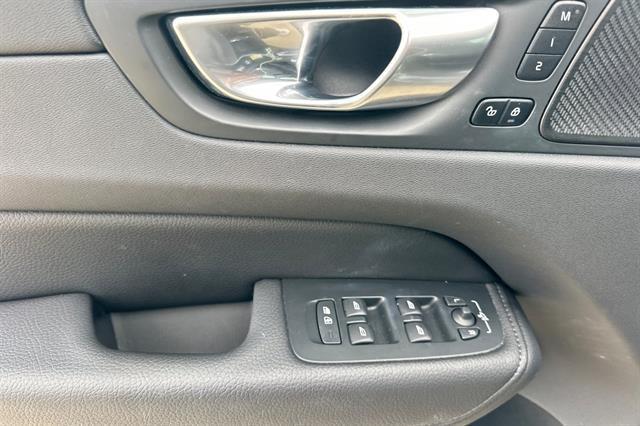 Photo of 2021 Denim Blue Metallic Volvo XC60