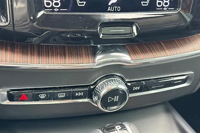 Photo of 2021 Denim Blue Metallic Volvo XC60