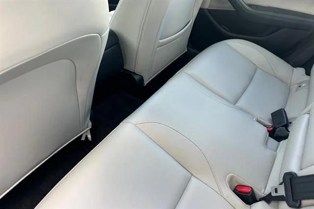 Photo of 2023 Platinum Quartz Metallic Mazda Mazda3