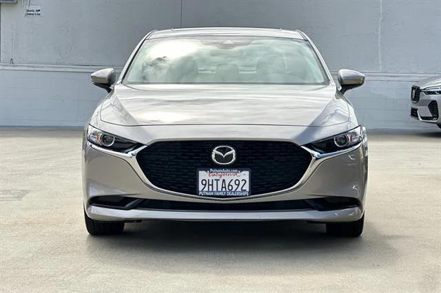 Photo of 2023 Platinum Quartz Metallic Mazda Mazda3
