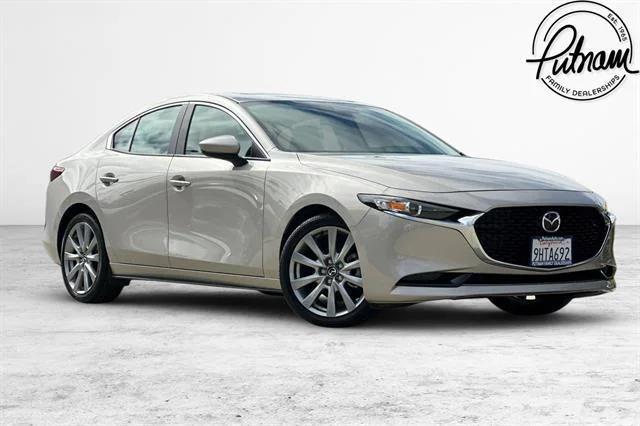 Photo of 2023 Platinum Quartz Metallic Mazda Mazda3
