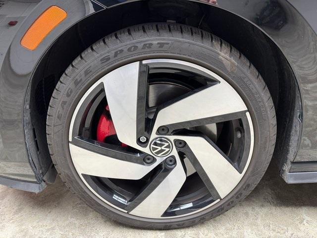 Photo of 2024 Mythos Black Metallic Volkswagen Golf GTI