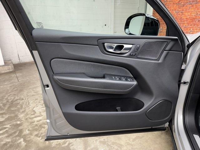 Photo of 2022 Gray Volvo XC60