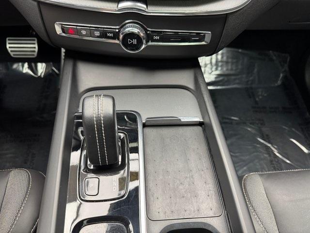 Photo of 2022 Gray Volvo XC60