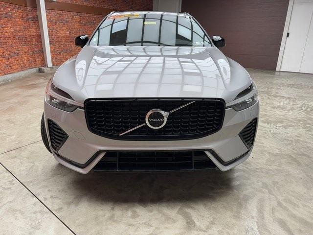 Photo of 2022 Gray Volvo XC60