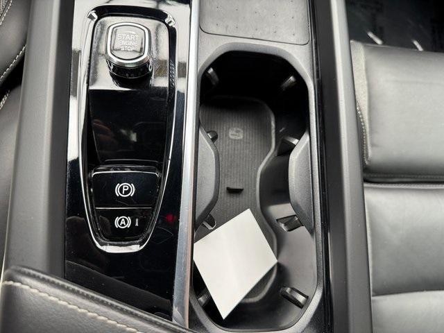 Photo of 2022 Gray Volvo XC60