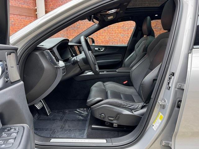 Photo of 2022 Gray Volvo XC60