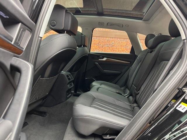 Photo of 2022 Mythos Black Metallic Audi Q5