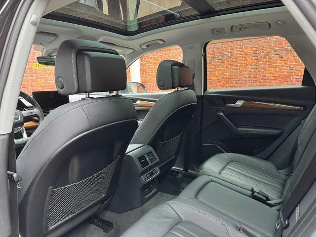 Photo of 2022 Mythos Black Metallic Audi Q5