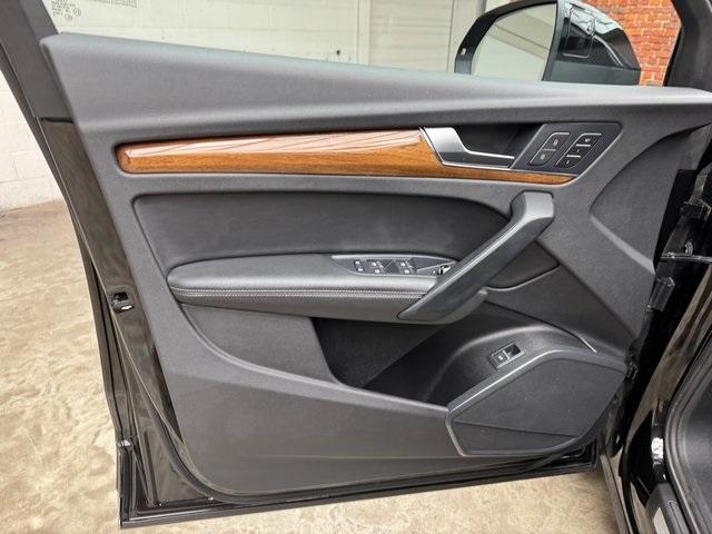 Photo of 2022 Mythos Black Metallic Audi Q5